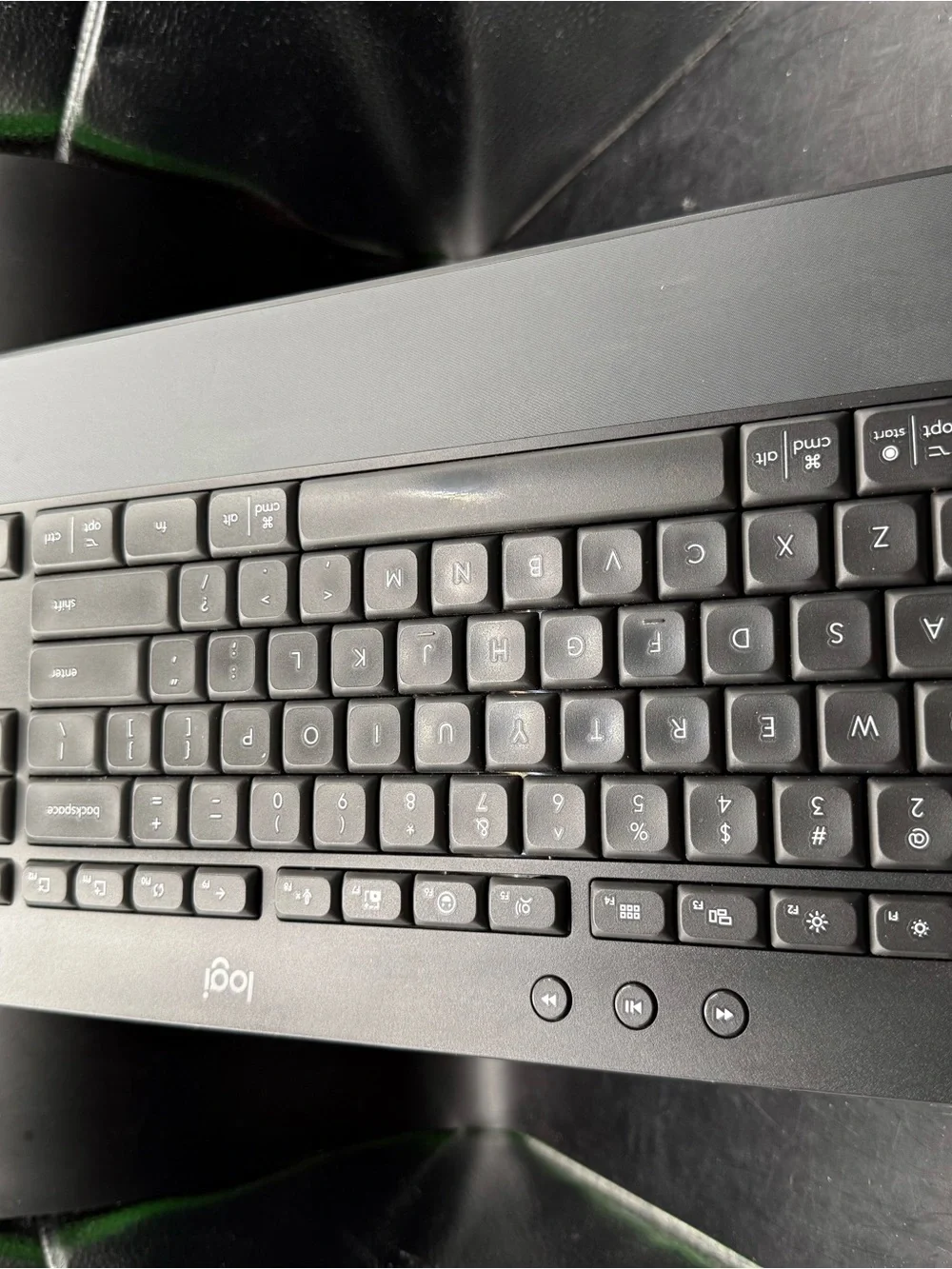 Logitech Black Wireless Keyboard with Integrated Palm Rest